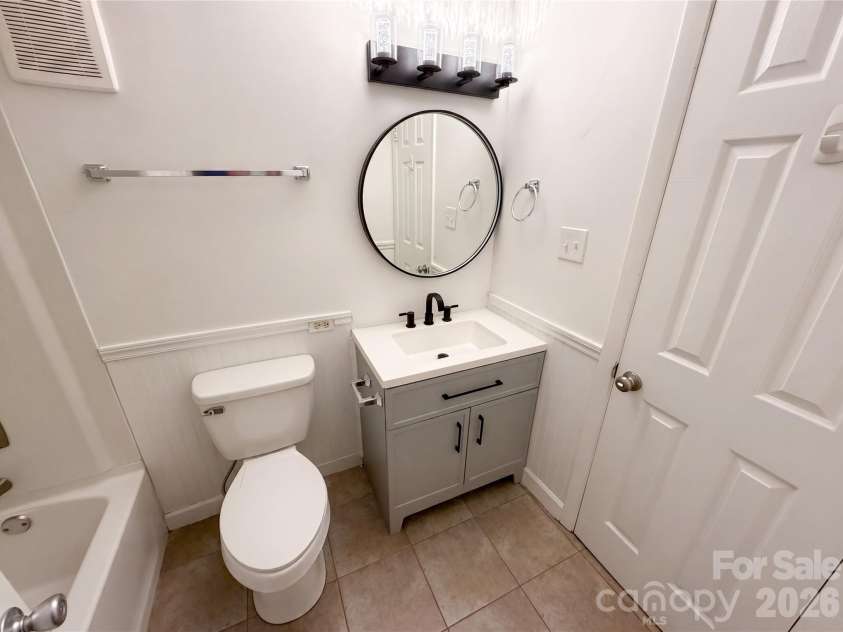 1625 Merry Oaks Road, Charlotte, NC 28205.  MLS# CAR4388337, YatesRealty ID 39697. 