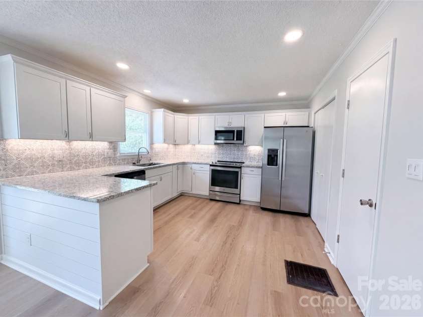 609 Ginger Drive, Kings Mountain, NC 28086.  MLS# CAR4390011, YatesRealty ID 39699. 