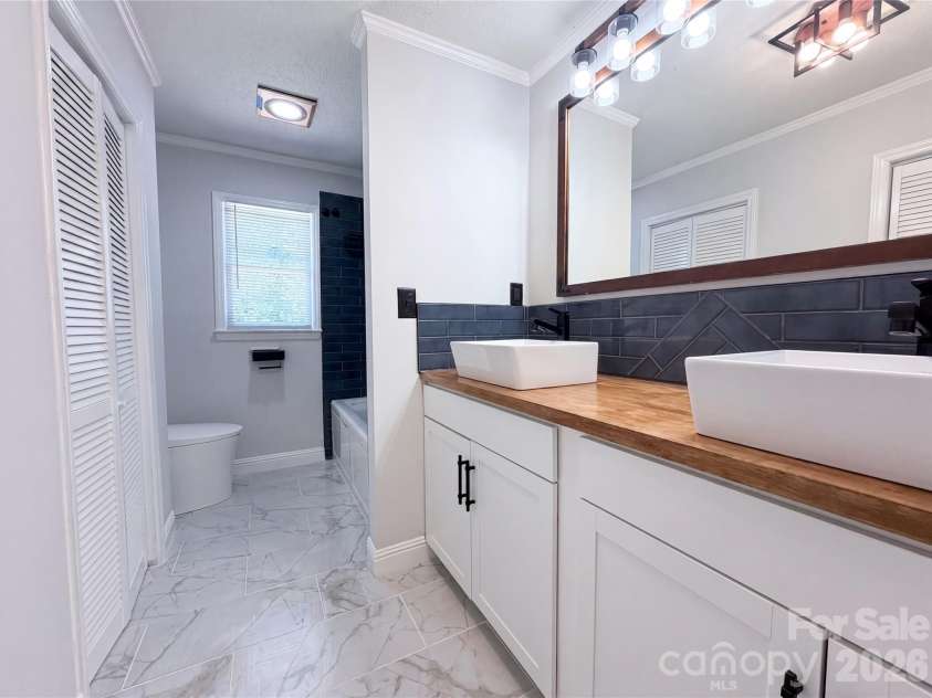 609 Ginger Drive, Kings Mountain, NC 28086.  MLS# CAR4390011, YatesRealty ID 39699. 
