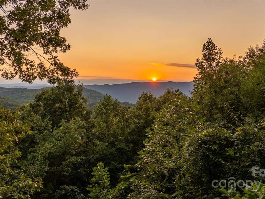 130 Piney Ridge Lane, Saluda, NC 28773.  MLS# CAR4180107, YatesRealty ID 397. 