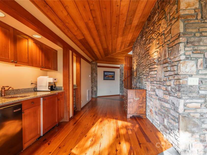 130 Piney Ridge Lane, Saluda, NC 28773.  MLS# CAR4180107, YatesRealty ID 397. 