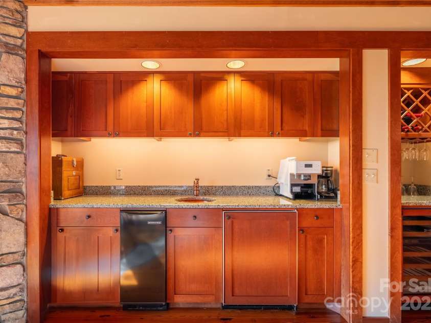 130 Piney Ridge Lane, Saluda, NC 28773.  MLS# CAR4180107, YatesRealty ID 397. 