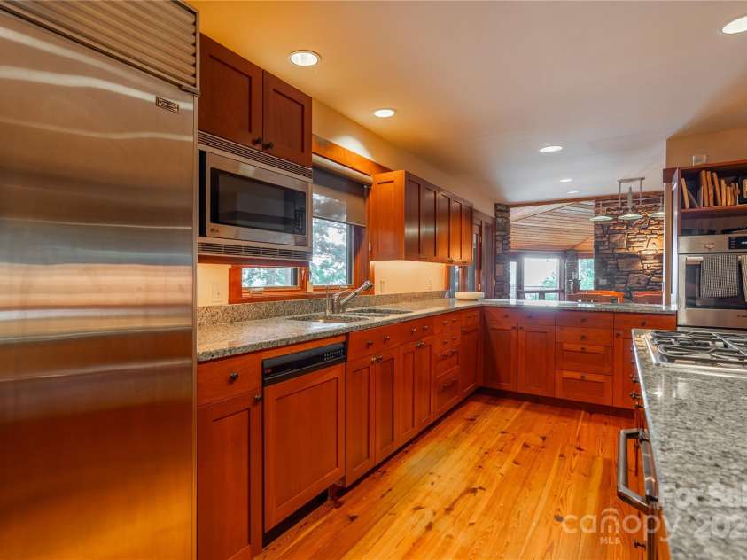 130 Piney Ridge Lane, Saluda, NC 28773.  MLS# CAR4180107, YatesRealty ID 397. 