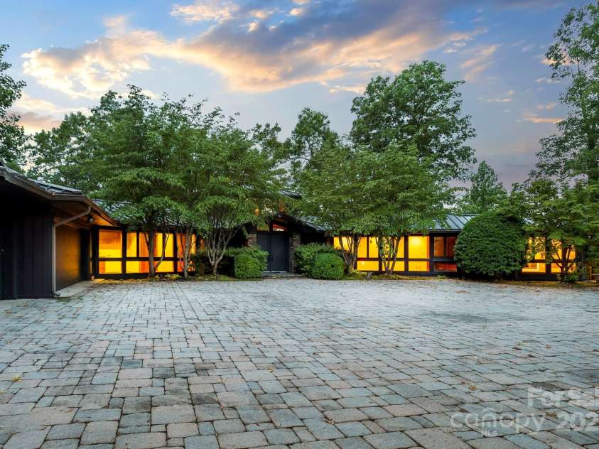 130 Piney Ridge Lane, Saluda, NC 28773.  MLS# CAR4180107, YatesRealty ID 397. 