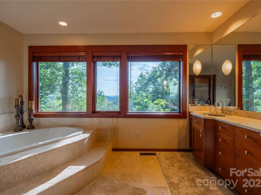 130 Piney Ridge Lane, Saluda, NC 28773.  MLS# CAR4180107, YatesRealty ID 397. 