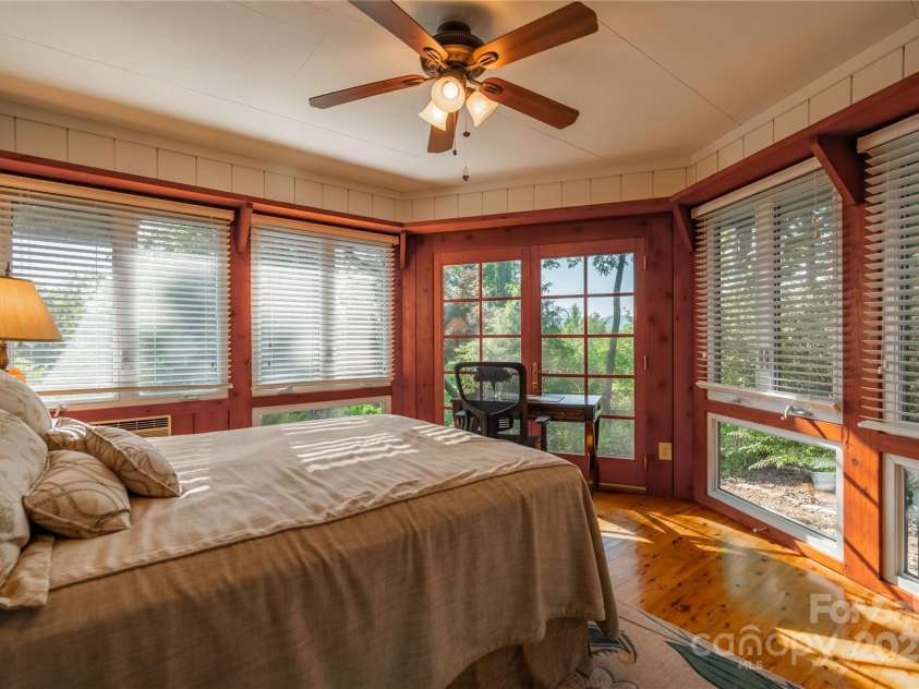 130 Piney Ridge Lane, Saluda, NC 28773.  MLS# CAR4180107, YatesRealty ID 397. 