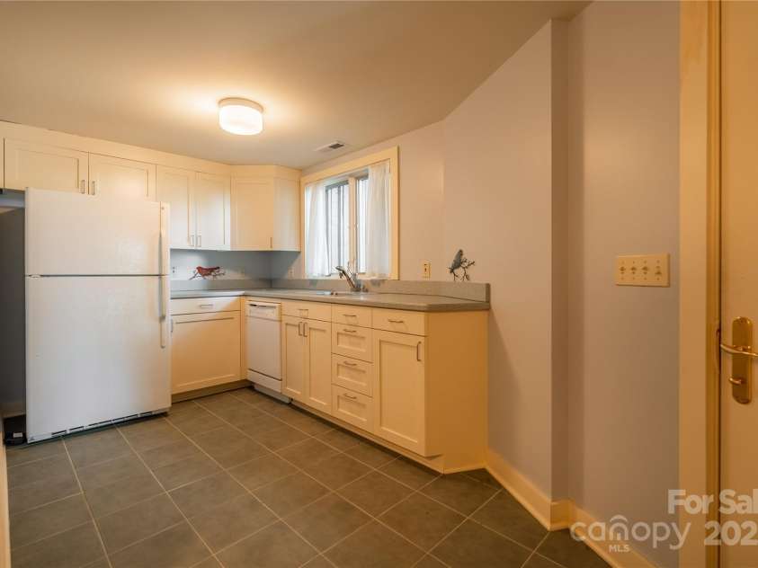 130 Piney Ridge Lane, Saluda, NC 28773.  MLS# CAR4180107, YatesRealty ID 397. 