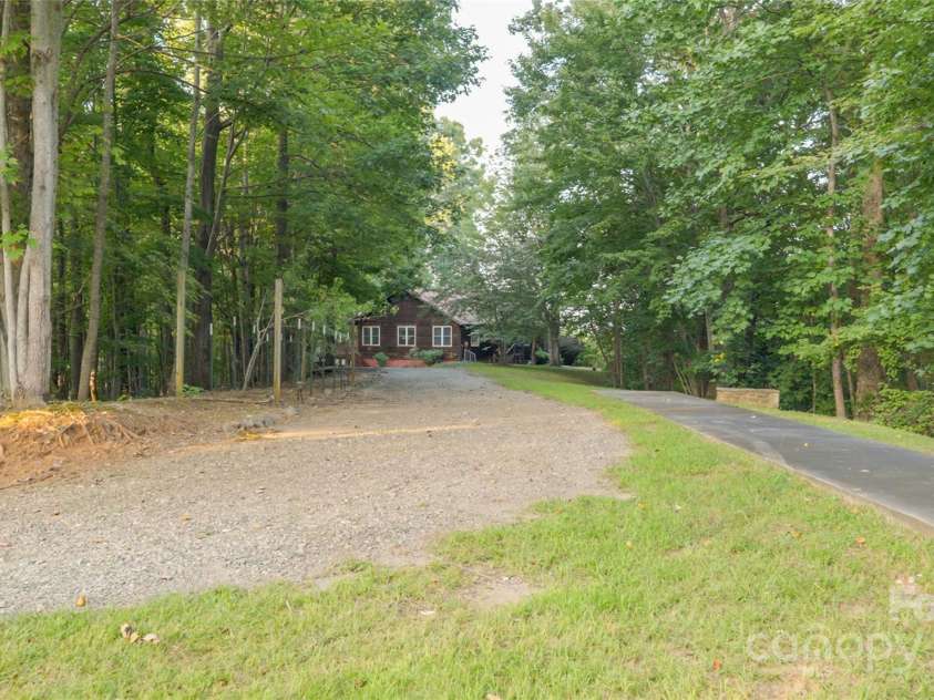 130 Piney Ridge Lane, Saluda, NC 28773.  MLS# CAR4180107, YatesRealty ID 397. 
