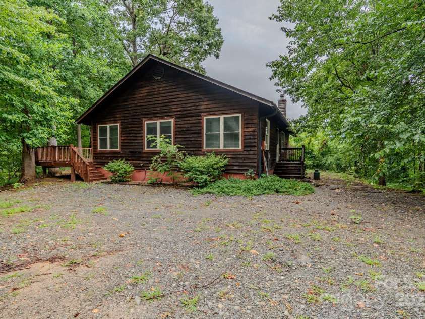 130 Piney Ridge Lane, Saluda, NC 28773.  MLS# CAR4180107, YatesRealty ID 397. 