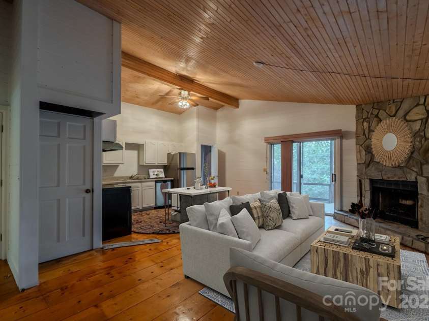 130 Piney Ridge Lane, Saluda, NC 28773.  MLS# CAR4180107, YatesRealty ID 397. 