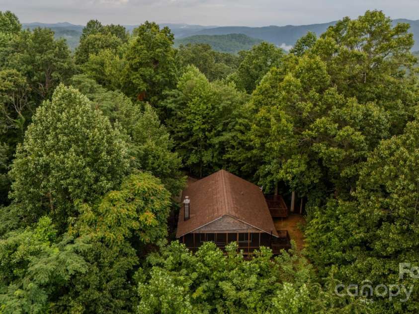 130 Piney Ridge Lane, Saluda, NC 28773.  MLS# CAR4180107, YatesRealty ID 397. 