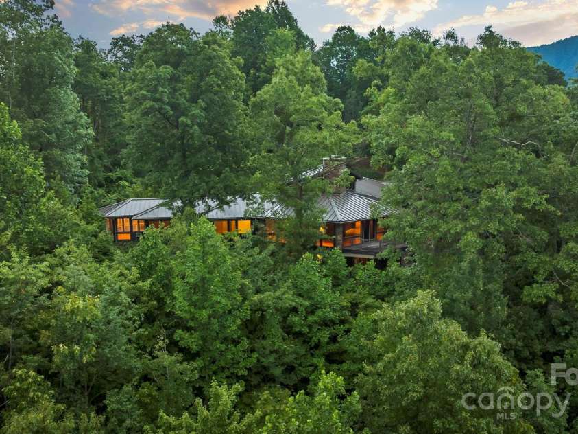 130 Piney Ridge Lane, Saluda, NC 28773.  MLS# CAR4180107, YatesRealty ID 397. 