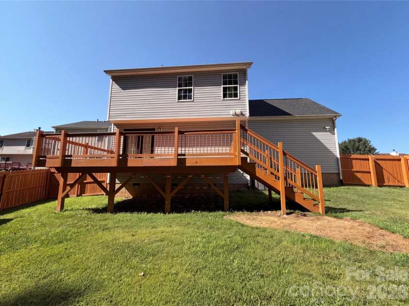 11220 Northwoods Forest Drive, Charlotte, NC 28214.  MLS# CAR4403518, YatesRealty ID 39701. 