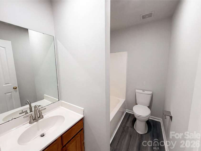 11220 Northwoods Forest Drive, Charlotte, NC 28214.  MLS# CAR4403518, YatesRealty ID 39701. 