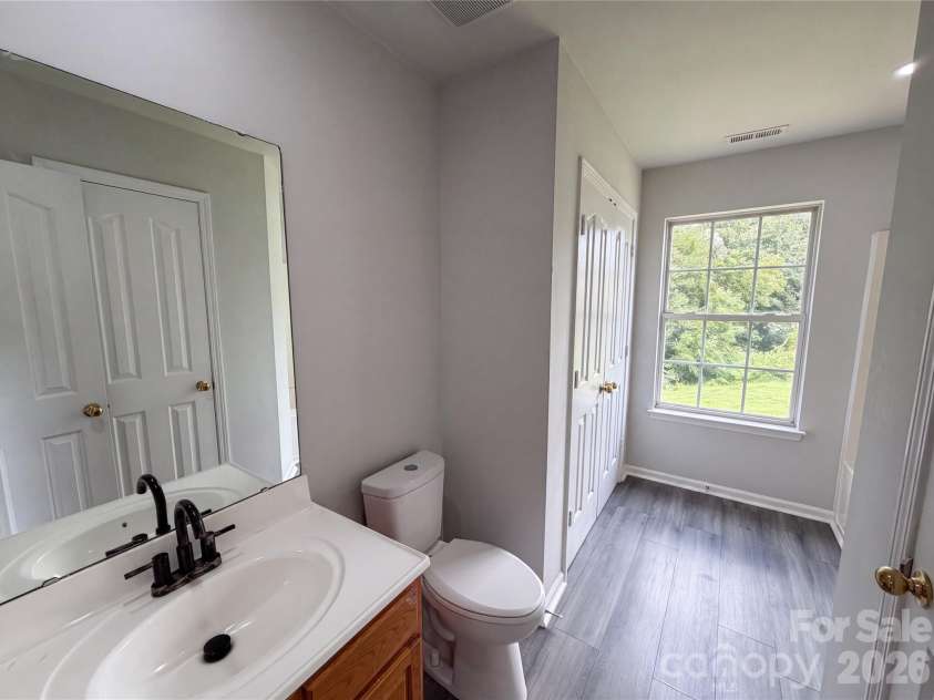 11220 Northwoods Forest Drive, Charlotte, NC 28214.  MLS# CAR4403518, YatesRealty ID 39701. 