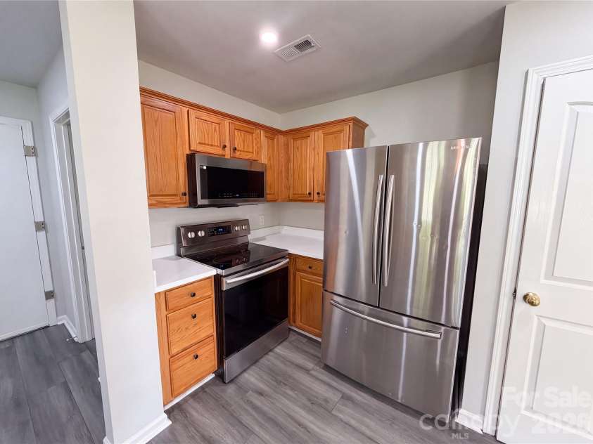 11220 Northwoods Forest Drive, Charlotte, NC 28214.  MLS# CAR4403518, YatesRealty ID 39701. 