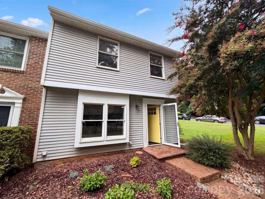 1500 Waybridge Lane, Charlotte, NC 28210.  MLS# CAR4404792, YatesRealty ID 39702. 
