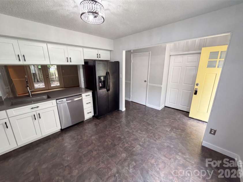1500 Waybridge Lane, Charlotte, NC 28210.  MLS# CAR4404792, YatesRealty ID 39702. 
