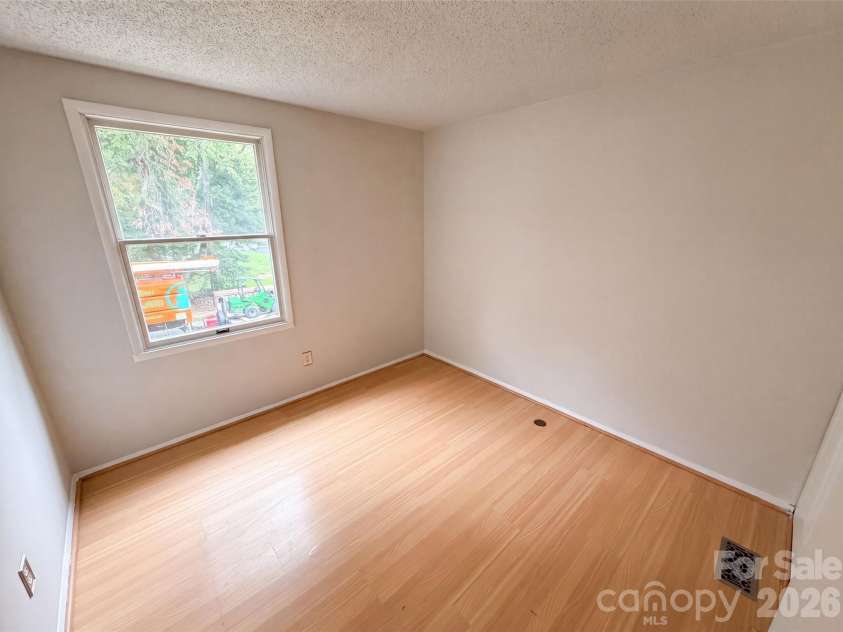 1500 Waybridge Lane, Charlotte, NC 28210.  MLS# CAR4404792, YatesRealty ID 39702. 