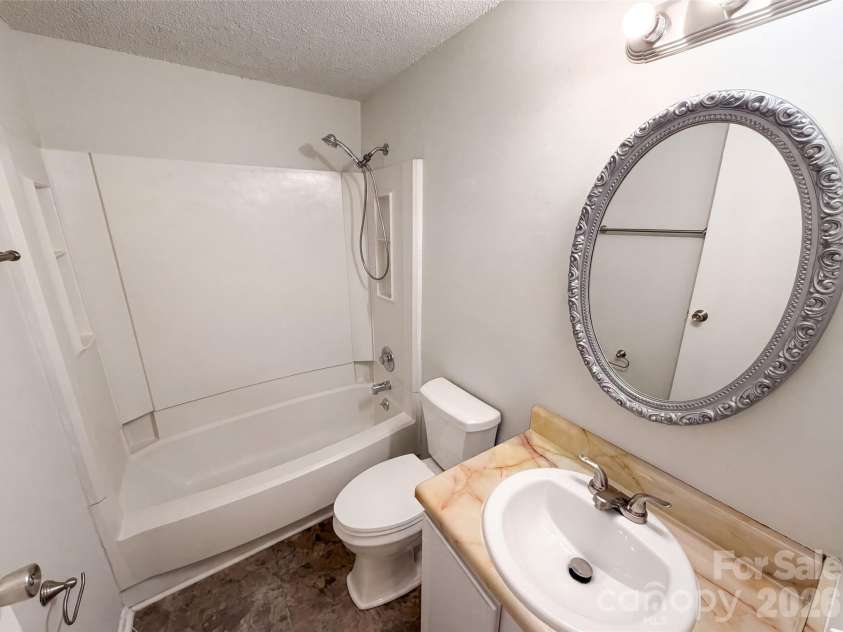 1500 Waybridge Lane, Charlotte, NC 28210.  MLS# CAR4404792, YatesRealty ID 39702. 