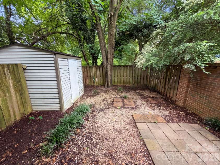 1500 Waybridge Lane, Charlotte, NC 28210.  MLS# CAR4404792, YatesRealty ID 39702. 