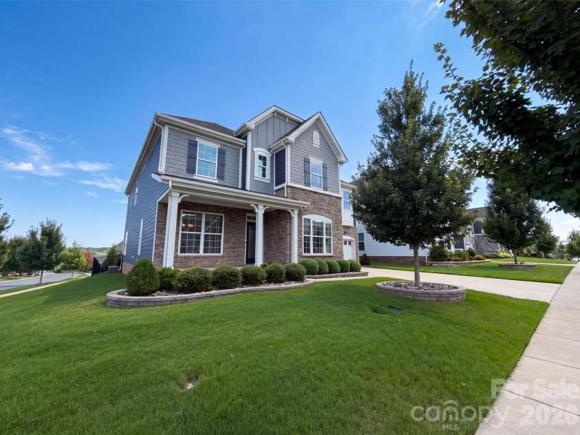 3001 Sterling Drive, Waxhaw, NC 28173.  MLS# CAR4406536, YatesRealty ID 39704. 