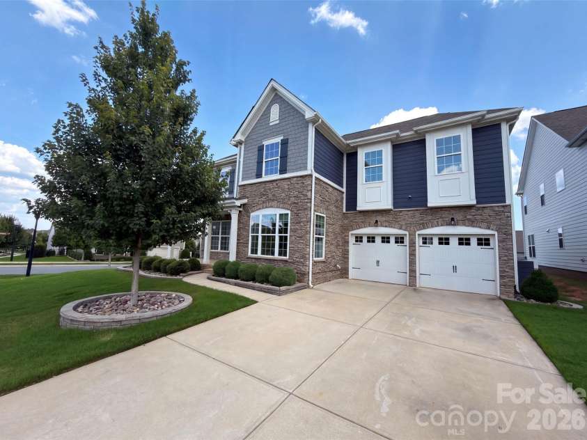 3001 Sterling Drive, Waxhaw, NC 28173.  MLS# CAR4406536, YatesRealty ID 39704. 