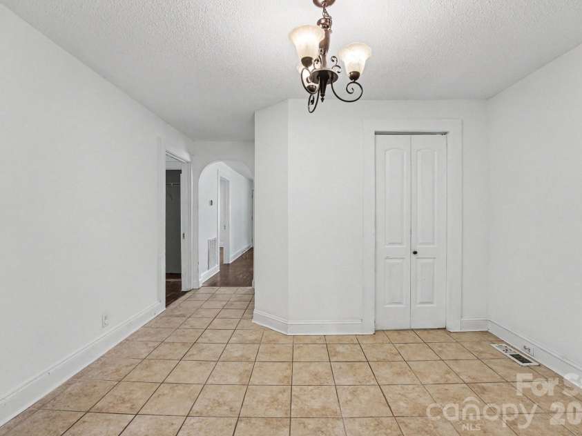 2111 Englewood Street, Kannapolis, NC 28083.  MLS# CAR4406014, YatesRealty ID 39705. Dining Room
