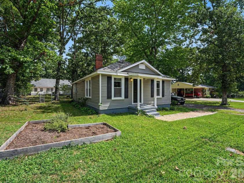 2111 Englewood Street, Kannapolis, NC 28083.  MLS# CAR4406014, YatesRealty ID 39705. Front Side