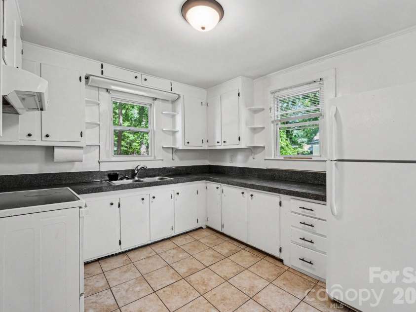 2111 Englewood Street, Kannapolis, NC 28083.  MLS# CAR4406014, YatesRealty ID 39705. Kitchen
