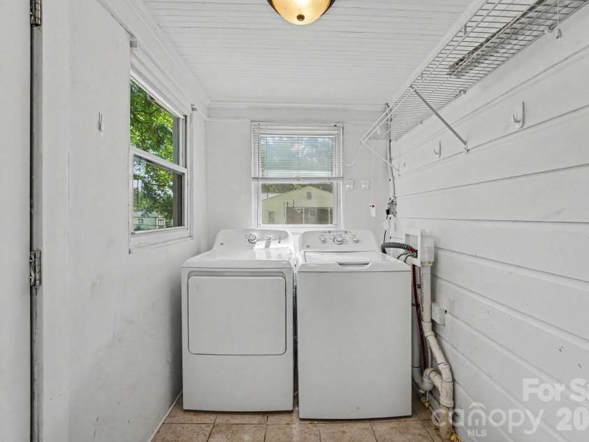 2111 Englewood Street, Kannapolis, NC 28083.  MLS# CAR4406014, YatesRealty ID 39705. Laundry/Mud Room