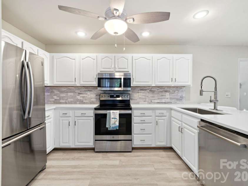 12017 Baywoods Drive, Tega Cay, SC 29708.  MLS# CAR4407015, YatesRealty ID 39706. Main level kitchen