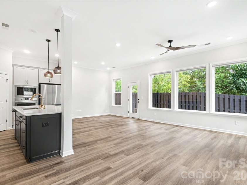9051 Charles Francis Lane, Cornelius, NC 28031.  MLS# CAR4407203, YatesRealty ID 39707. 