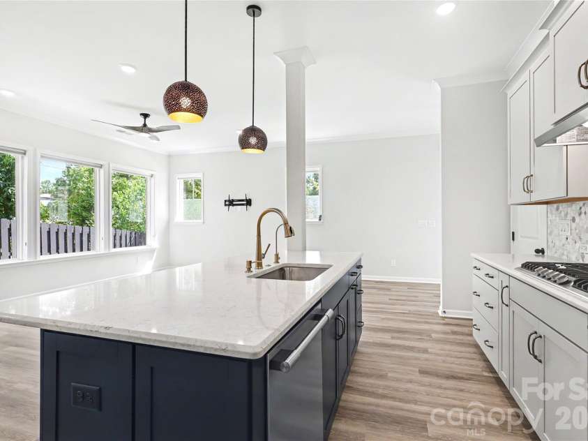 9051 Charles Francis Lane, Cornelius, NC 28031.  MLS# CAR4407203, YatesRealty ID 39707. 