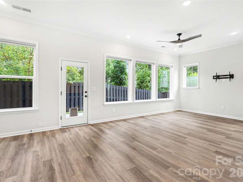 9051 Charles Francis Lane, Cornelius, NC 28031.  MLS# CAR4407203, YatesRealty ID 39707. 