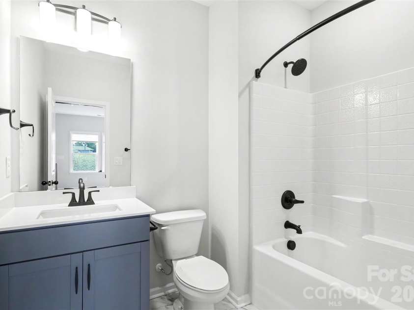 9051 Charles Francis Lane, Cornelius, NC 28031.  MLS# CAR4407203, YatesRealty ID 39707. 