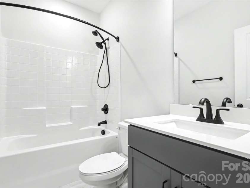 9051 Charles Francis Lane, Cornelius, NC 28031.  MLS# CAR4407203, YatesRealty ID 39707. 