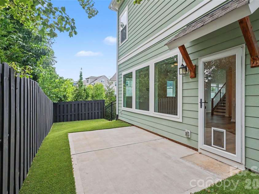 9051 Charles Francis Lane, Cornelius, NC 28031.  MLS# CAR4407203, YatesRealty ID 39707. 