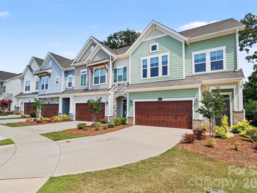 9051 Charles Francis Lane, Cornelius, NC 28031.  MLS# CAR4407203, YatesRealty ID 39707. 