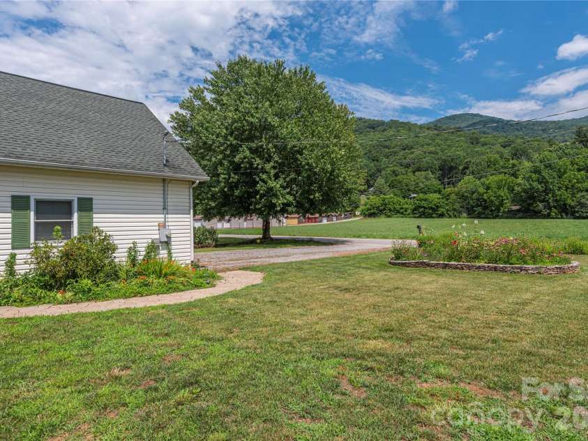 1075 Moody Farm Road, Maggie Valley, NC 28751.  MLS# CAR4400859, YatesRealty ID 39708. 