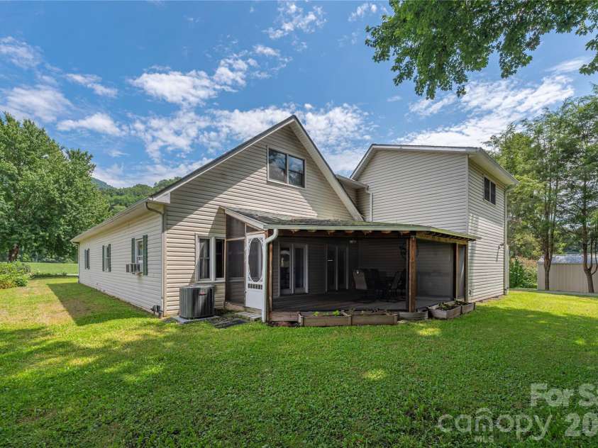 1075 Moody Farm Road, Maggie Valley, NC 28751.  MLS# CAR4400859, YatesRealty ID 39708. 