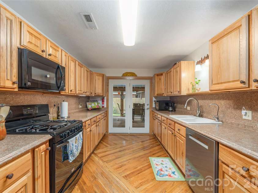 1075 Moody Farm Road, Maggie Valley, NC 28751.  MLS# CAR4400859, YatesRealty ID 39708. 