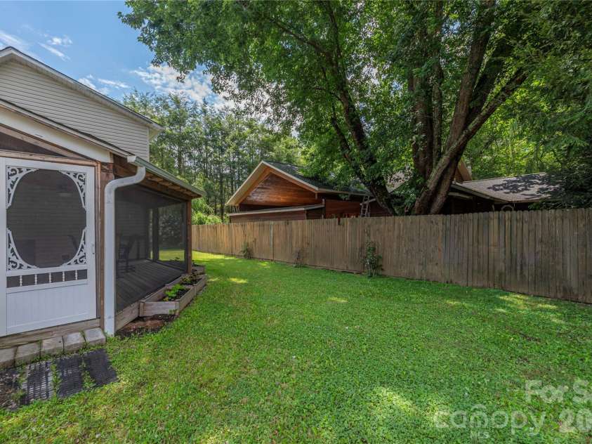 1075 Moody Farm Road, Maggie Valley, NC 28751.  MLS# CAR4400859, YatesRealty ID 39708. 