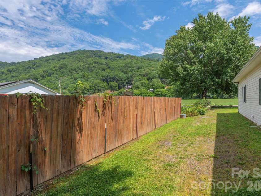 1075 Moody Farm Road, Maggie Valley, NC 28751.  MLS# CAR4400859, YatesRealty ID 39708. 