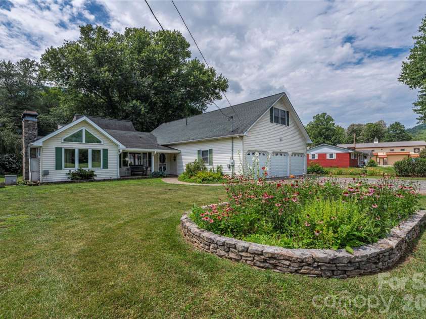 1075 Moody Farm Road, Maggie Valley, NC 28751.  MLS# CAR4400859, YatesRealty ID 39708. 