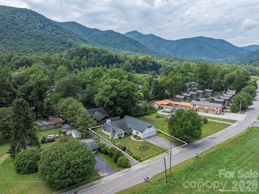 1075 Moody Farm Road, Maggie Valley, NC 28751.  MLS# CAR4400859, YatesRealty ID 39708. 
