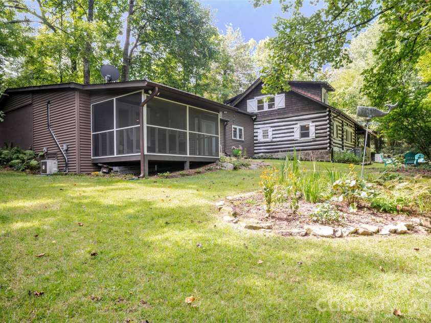 2506 Anders Drive, Hendersonville, NC 28791.  MLS# CAR4355403, YatesRealty ID 3971. 