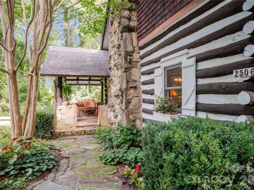 2506 Anders Drive, Hendersonville, NC 28791.  MLS# CAR4355403, YatesRealty ID 3971. 