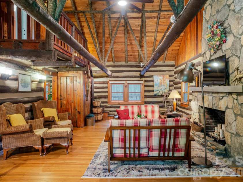 2506 Anders Drive, Hendersonville, NC 28791.  MLS# CAR4355403, YatesRealty ID 3971. 