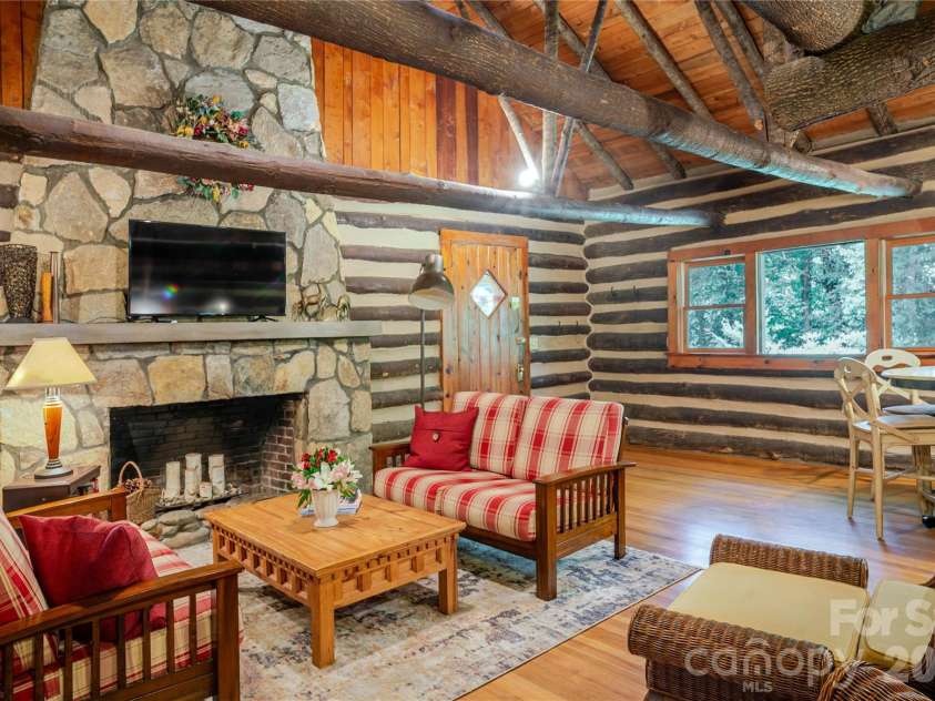 2506 Anders Drive, Hendersonville, NC 28791.  MLS# CAR4355403, YatesRealty ID 3971. 